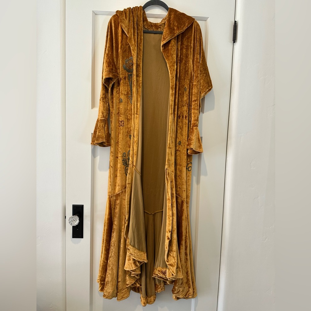 Blue Fish Vintage Golden Velvet Coat - Picture 7 of 16